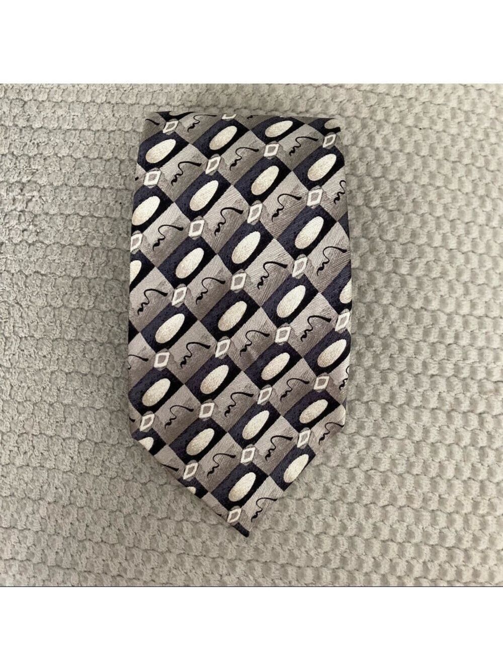 CARLOS Devenezia men’s tie